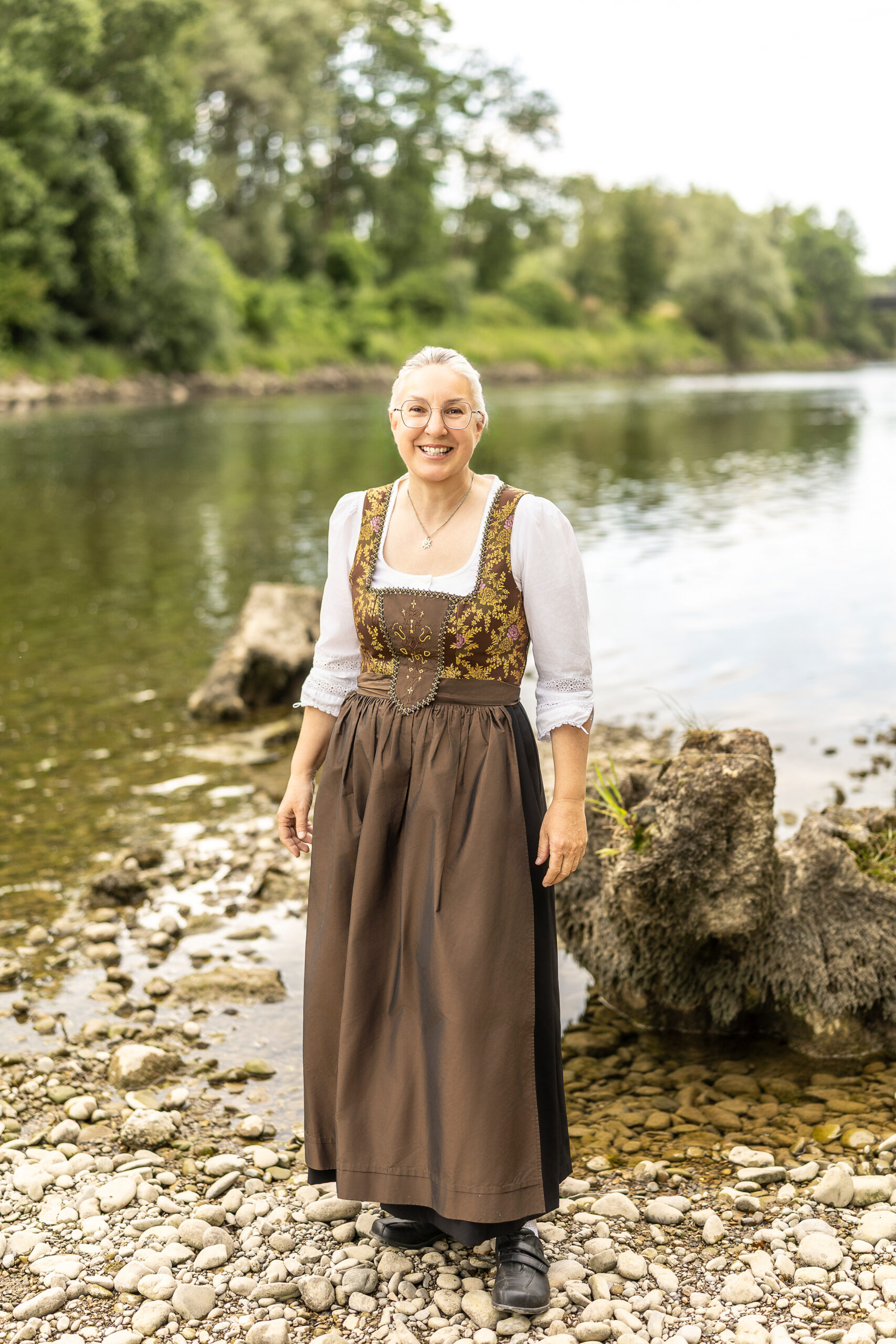 Claudia am Fluß (an der Iller)